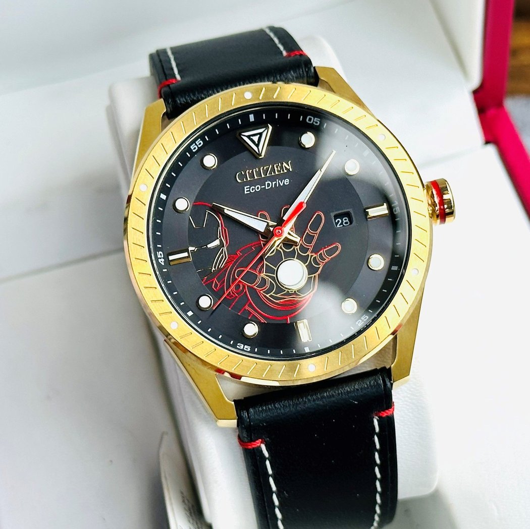 Citizen Relógio masculino Eco-Drive Marvel Tony Stark de aço inoxidável dourado com pulseira de couro preto, reator de arco, luminoso, 43 mm (modelo: BM6992-09W), Dourado, Homem de Ferro