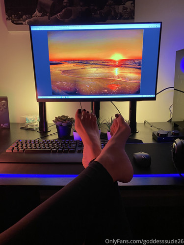 goddesssuzie26 09 12 2021 2297039718 I want to be on holiday and tanning my toes 禮禮.jpg