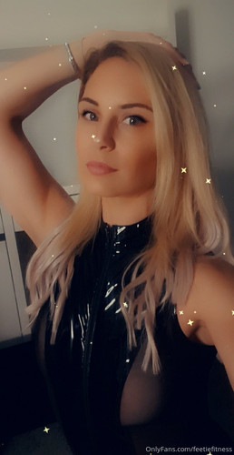 goddesssuzie26 11 07 2021 2160273488 Blonde, Beautiful Bitchy. But I am also a princess and so I des.jpg