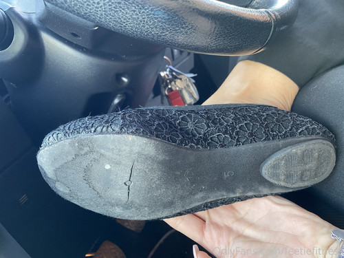 goddesssuzie26 24 08 2021 2202275890 Selling these stinky flats… alot of years of soaking up my swea.jpg