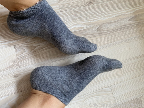 goddesssuzie26 20 08 2021 2198656759 Sucking the sweat out of my dirty socks is the only reason for .jpg