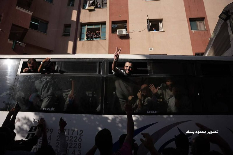 متابعة | المركز الفلسطيني للدفاع عن الأسرى: - يبلغ عدد أسرى غزة في سجون الاحتلال حوالي 1300 معتقل، ومعظمهم محتجزون بتصنيف "مقاتل غير شرعي" الذي يُستخد...