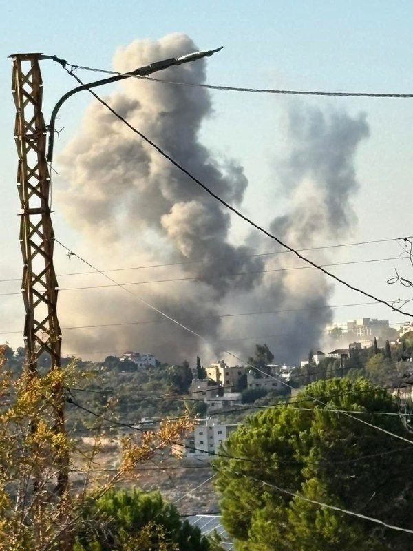 طائرات الاحتلال تقتحم بلدة بنعفول جنوب لبنان وتشن غارة عليها....