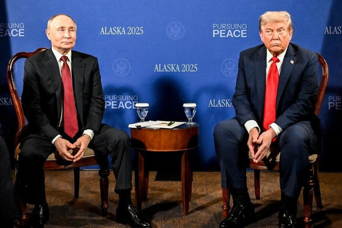 https://iili.io/KkpoQyu.md.jpg