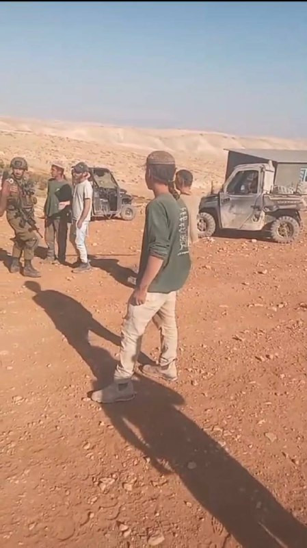 مستوطنون بحراسة جيش الاحتلال يقتحمون أطراف قرية كيسان، جنوب شرق بيت لحم....