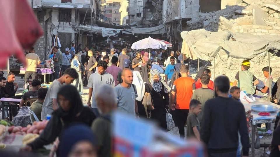 صور: استئناف تدريجي للحياة في أسواق قطاع غزة...