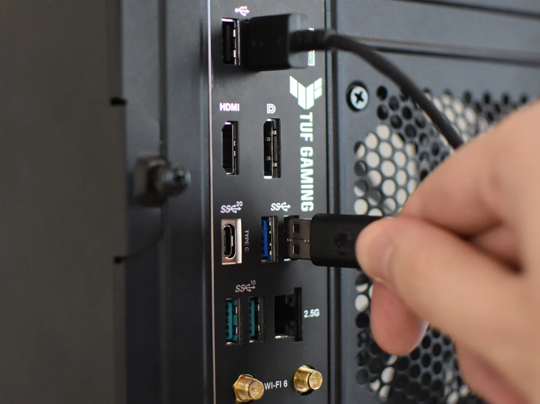 Rear I/O and tidy routing