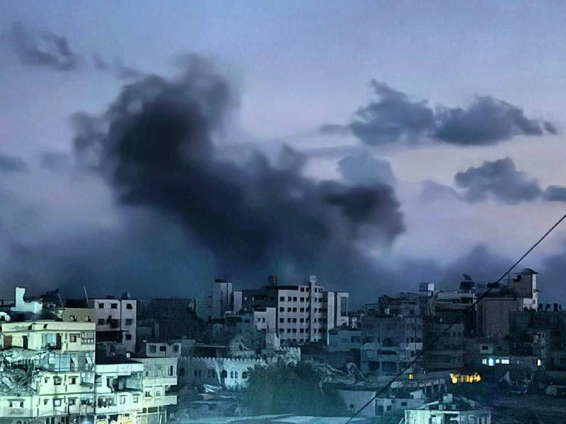 صورة| لحظة شن طيران الاحتلال غارة على منطقة المغربي، جنوب مدينة غزة....