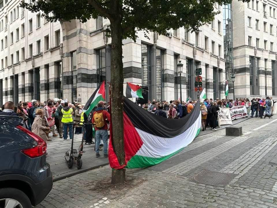 وقفة في العاصمة البلجيكية بروكسل تطالب بفرض عقوبات على الاحتلال، نظّمها التحالف الوطني البلجيكي من أجل فلسطين أمام مقر وزارة الخارجية....
