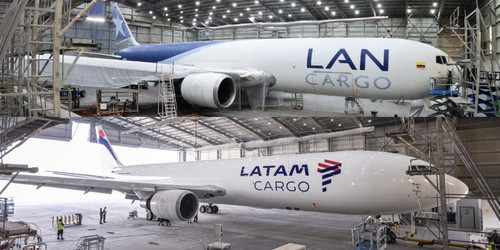 Ultimo avion con pintura de LAN.jpg