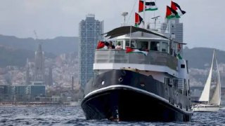 أعلن وزير الدفاع الإيطالي عن إرسال سفينة ثانية تابعة للبحرية لمرافقة أسطول المساعدات المتجه إلى غزة، مؤكدًا أن سلامة المواطنين الإيطاليين على متن السف...