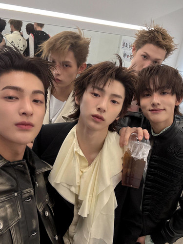 weverse 20250925234355 633865668.jpg