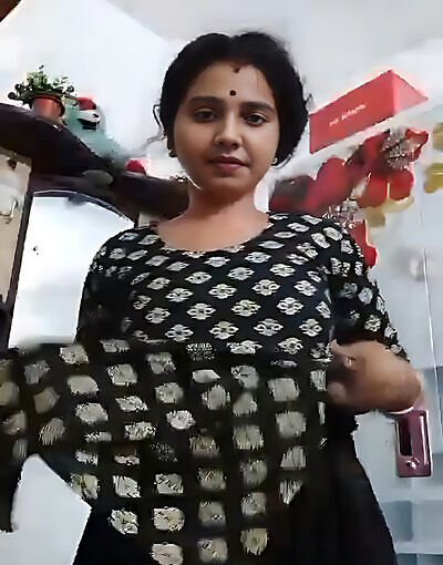 Bengali Boudi Masturbating 2025 Hindi Hot Short Film 720p HDRip 100MB Download
