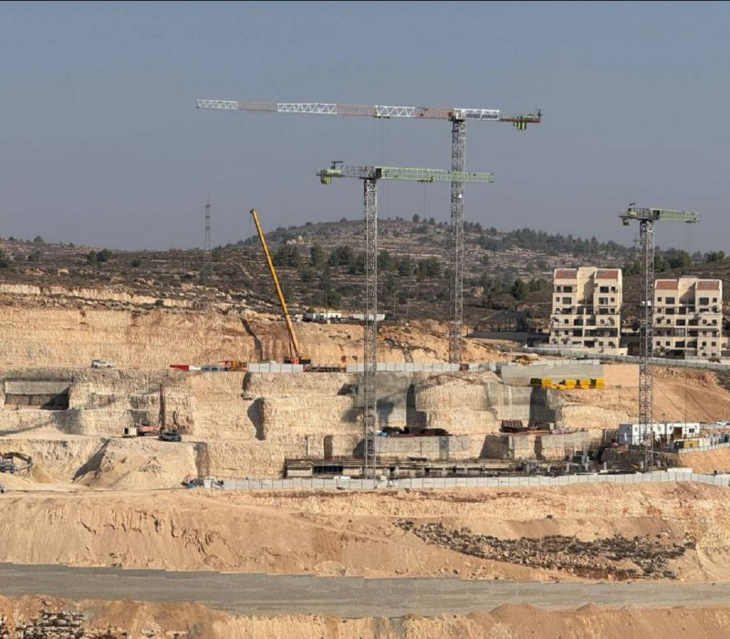 صور | مشاريع استيطانية متسارعة تقتحم أراضي بلدة بيت دقو في القدس....