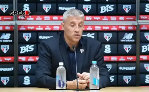 Sabino supera desconfiança e conquista a confiança de Crespo no São Paulo, se destacando como canhoto