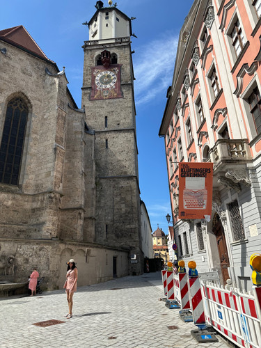 Gabriele Kleid - flanieren in Memmingen.jpg