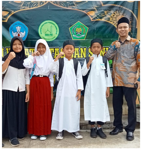 Merah Muda Ilustratif Melengkapi Huruf Hijaiyah Lembar Kerja.jpg