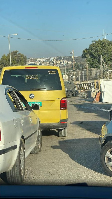 حاجز لجيش الاحتلال عند المدخل الشرقي لمدينة قلقيلية...