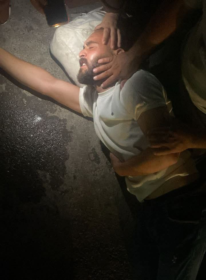 مصادر محلية: أصيب عامل فلسطيني نتيجة اعتداء قوات الاحتلال عليه أثناء محاولته العبور إلى القدس عبر معبر قلنديا شمال المدينة....