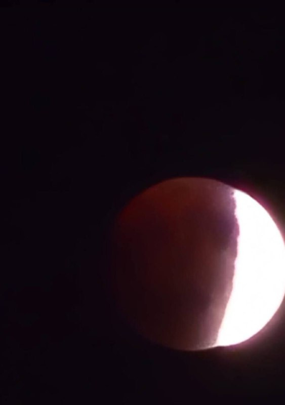 مشهد من خسوف القمر الآن....