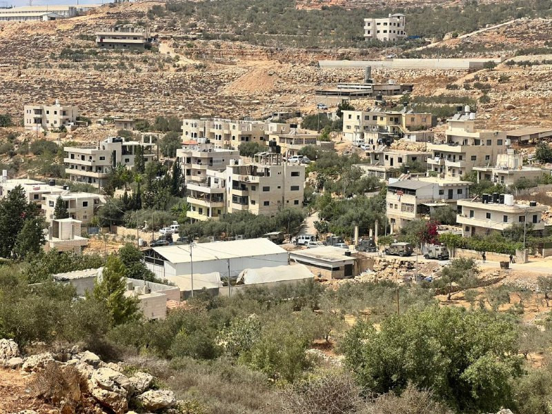 قوات الاحتلال تقتحم بلدة قطنّة الواقعة شمال غرب القدس المحتلة....