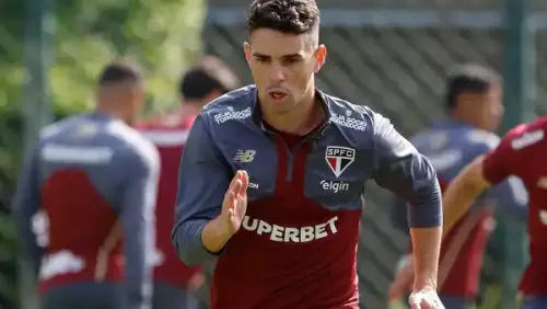 Oscar gera incertezas no São Paulo: aposentadoria em pauta e tensão nos bastidores