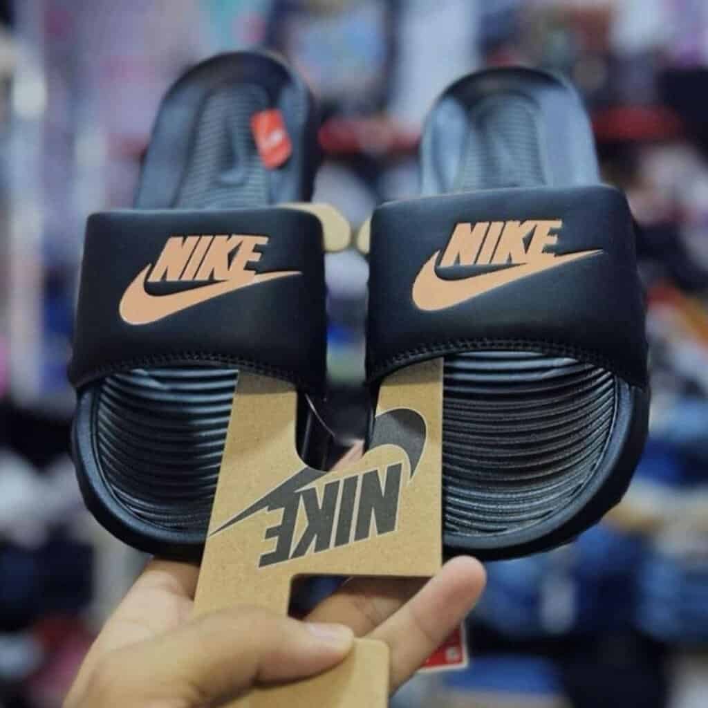 Chinelo Nike Victori One Preto