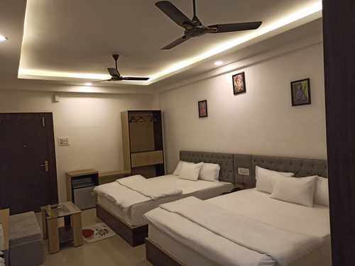 Affordable Rooms in Tarapith.jpg