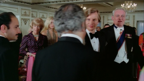 cap Seven Nights in Japan 1976 DVDRip x264 00 09 31 01.png