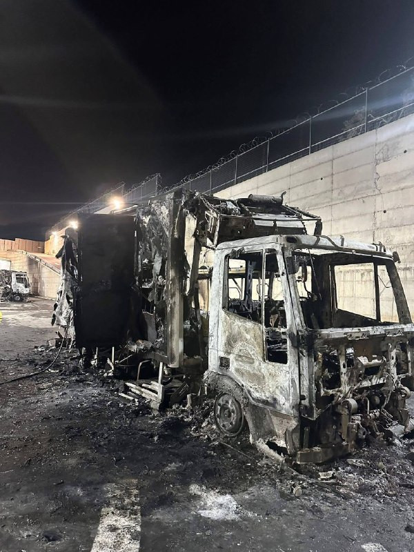 مأمون الجنيدي، مدير مصنع الجنيدي الذي احرقه مستوطنون يوم أمس:

- أقلّ ما ننتظره من المستوى السياسي الفلسطيني هو موقف واضح، منع منتجات الألبان الإسرائي...