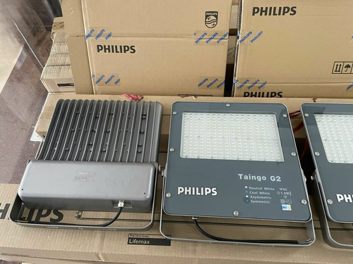 den chieu pha led flood light philips inside tango g2 bvp282 150w cw ip65 6500k (3).jpg