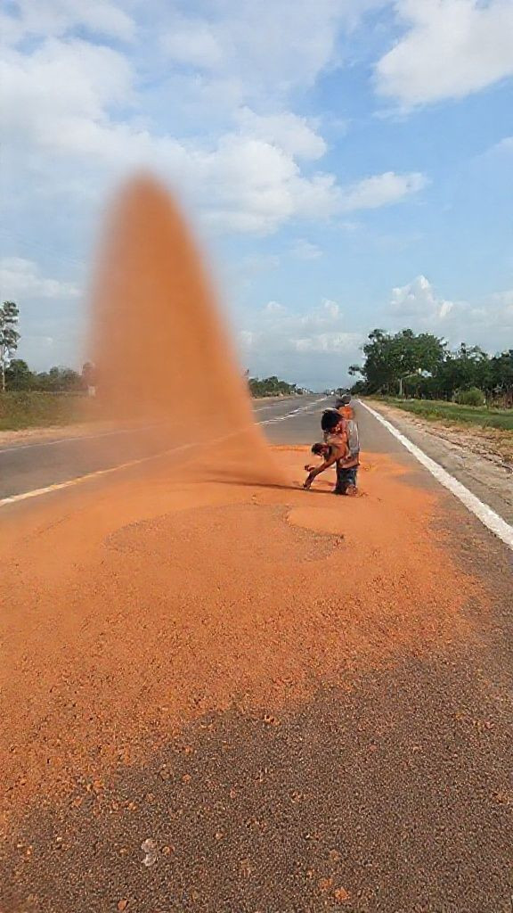 Man creates art from vehicle dust along McArthur Highway in Malolos
