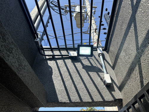 Abrigo ENEL Refletor e Sensor de Presença.jpg