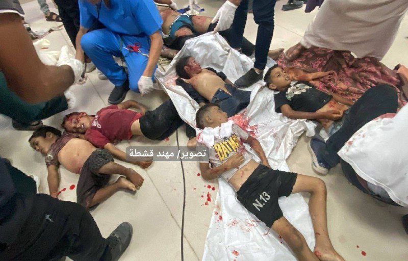 مجزرة كبيرة وقعت نتيجة قصف من طيران الاحتلال المسير لمجموعة أطفال في محيط منطقة العطار بمنطقة المواصي غرب خانيونس....