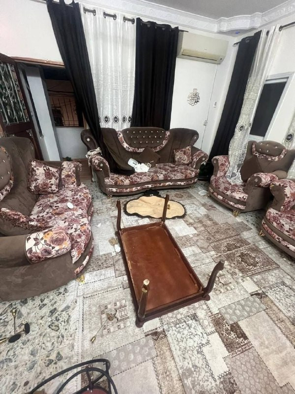 آثار الخراب الذي أحدثه جيش الاحتلال داخل أحد المنازل في بلدة سيلة الظهر، جنوب جنين...