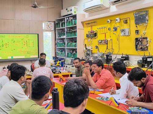 Multitech Institute | AC PCB Repairing Course in Delhi | 8800485390.jpg