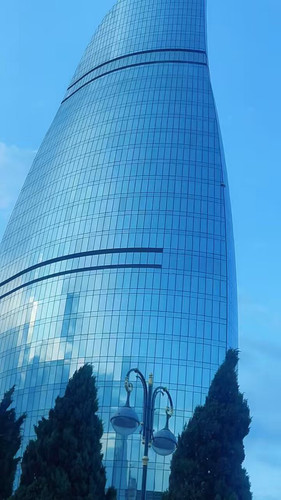 LfLKVenh 9qXuUpm.jpg