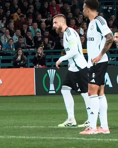 CX 1Nd5cCXbUQRSU.jpg