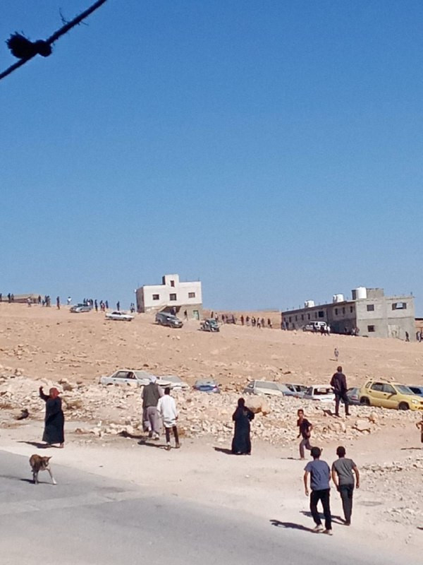 الأهالي يتصدون لهجوم المستوطنين ويمنعونهم من سرقة قطيع أغنام في منطقة الرشايدة، جنوب شرق بيت لحم....