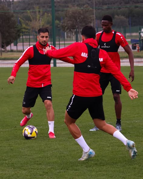 569216190 18178226521363809 2631522023937031438 n.webp?stp=dst jpg s590x590 tt6& nc cat=106&ccb=1 7&.jpg