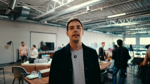 FKV7gVrybG VlfUI.jpg