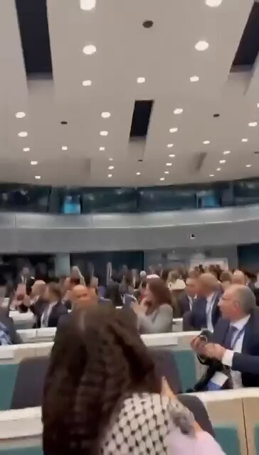 XyTqgZYUG6rtfSJY.jpg