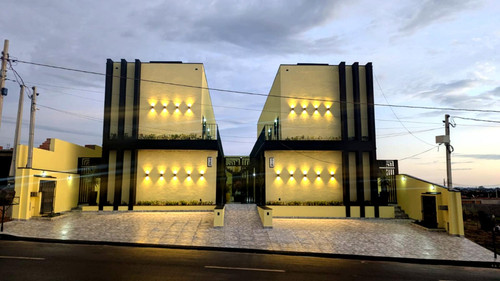 fachada studios km enhanced.jpg