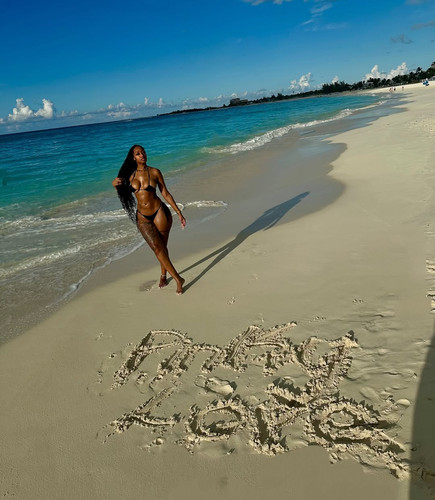 No GPS but it’s my turn ✈️🇹🇨🏖️☀️ #pinkylove (9).jpg