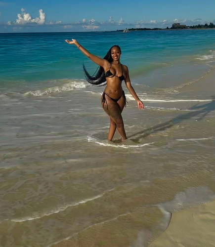 No GPS but it’s my turn ✈️🇹🇨🏖️☀️ #pinkylove (1).jpg