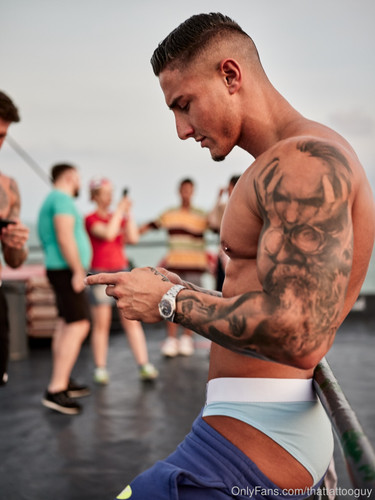 33277971 899E8588 7911 4EC4 9F48 7617A6DD7EBE.jpg