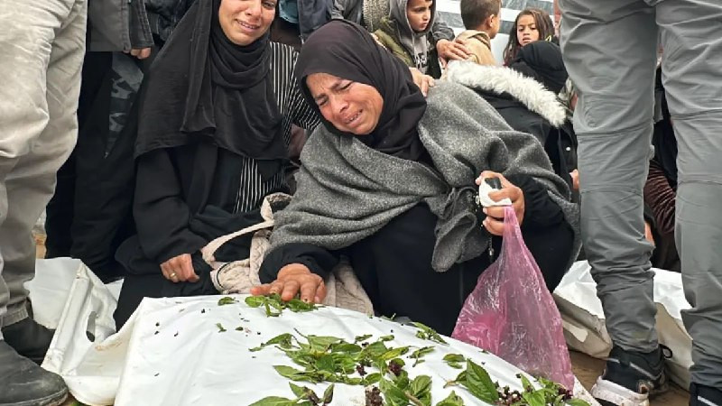 اللجنة الوطنية لشؤون المفقودين: أكثر من 10 آلاف شهيد لا زالوا مدفونين تحت الأنقاض في غزة....