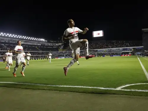 Crespo reage à pressão e São Paulo renova esperança na briga pela Pré-Libertadores com vitória decisiva