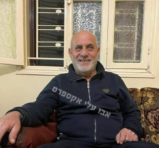 موقع مدونة أبو علي العبري: قتل العنصر في منظمة حزب الله أحمد جعفر عصر اليوم في قصف ورشة نجارة في قرية طورة جنوب لبنان....