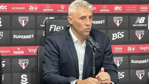 Crespo dispara contra rivais: Técnico cobra o alto investimento de Fla e Palmeiras